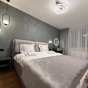 з джакузі вулиця під голоском 15 б стилізована з новим сучасний ремонтом Апартаменты